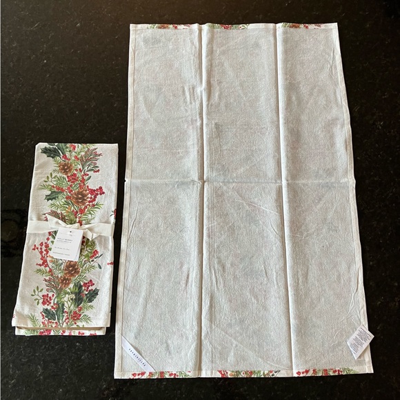 New Pottery Barn Holly Berry Tea Towels - Set of 2, Christmas, Winter, Holiday - Picture 5 of 15